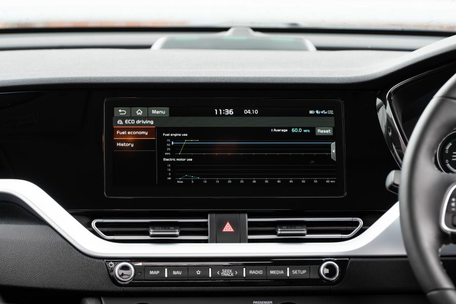Детали интерьера Kia Niro Plug-In Hybrid (DE) 2019 года  (UK) (фото 16 из 40)